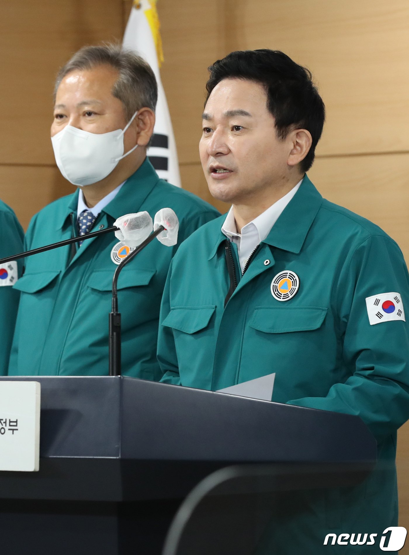 원희룡 국토교통부 장관이 24일 서울 종로구 정부서울청사 합동브리핑실에서 화물연대 운송거부 철회 촉구 정부 담화문 발표를 하고 있다. 2022.11.24/뉴스1 ⓒ News1 박지혜 기자