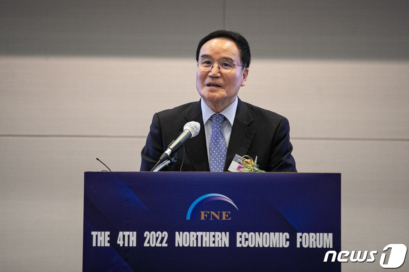 본문 이미지 - 김윤식 북방경제인연합회 명예회장이 24일 오후 서울 여의도 전경련회관 콘퍼런스센터에서 열린 '2022 제4차 북방경제포럼'에서 인사말하고 있다. 한-중앙아시아 수교 30주년을 기념해 북방경제인연합회와 뉴스1이 공동으로 주최한 이번 포럼은 대한민국과 북방권 중앙아시아 5개국 등 경제협력활성화 모델을 발굴하고 민간차원의 전략적 교류협력 및 네트워크를 조성하고자 기획됐다. 2022.11.24/뉴스1 ⓒ News1 이승배 기자