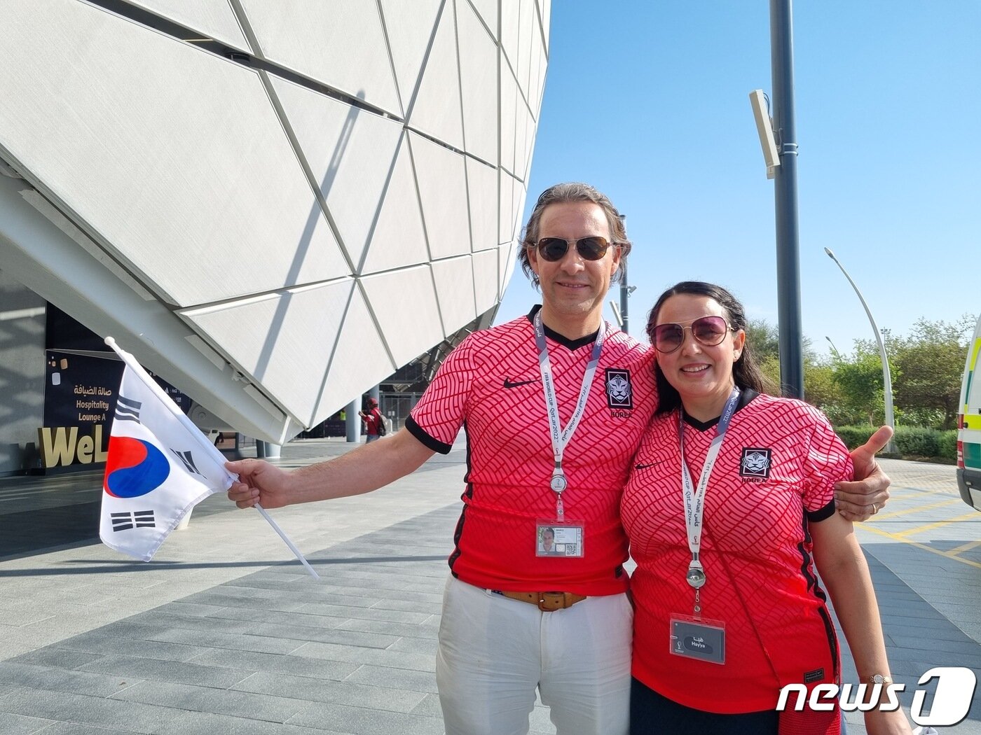 본문 이미지 - 한국을 응원하는 미국인 마리오 부부 ⓒ News1 안영준 기자  