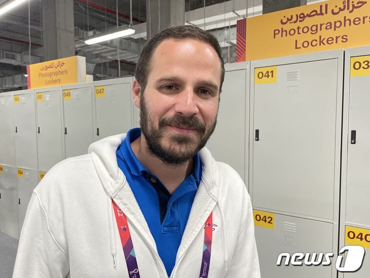 본문 이미지 - 그리스 기자 사푼차키스 로니스  