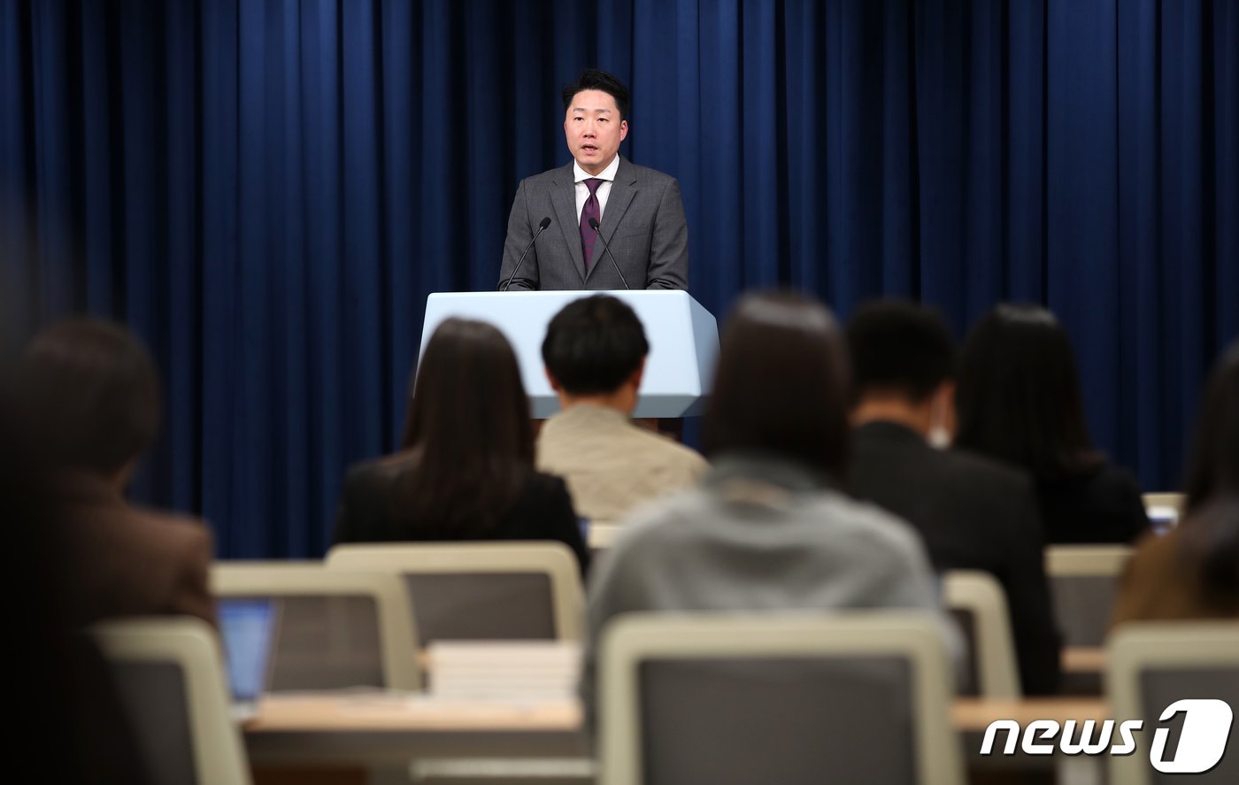 본문 이미지 - 이재명 대통령실 부대변인이 25일 오후 용산 대통령실 청사에서 현안 브리핑을 하고 있다. 2022.11.25/뉴스1 ⓒ News1 오대일 기자