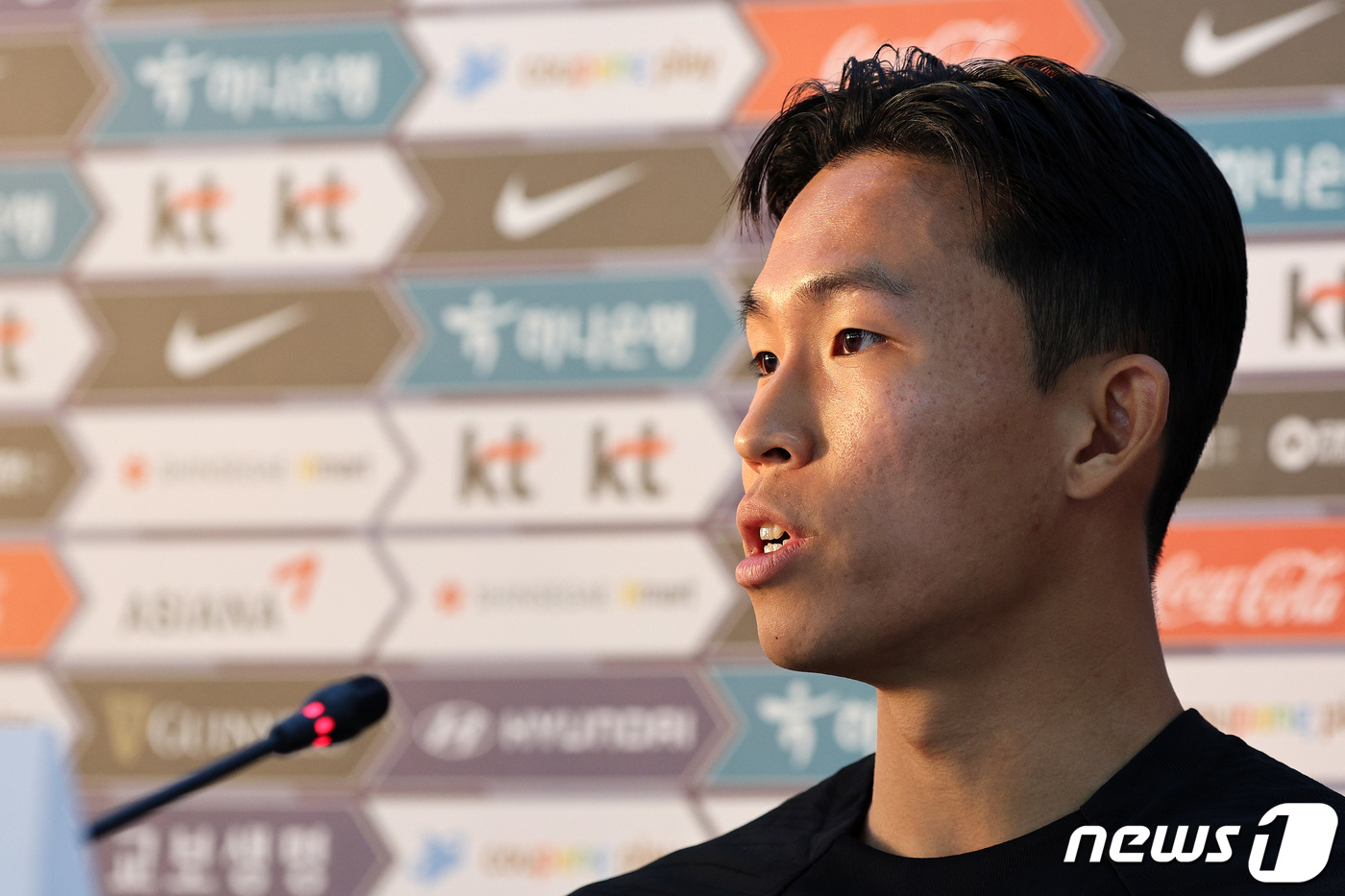 (도하(카타르)=뉴스1) 이동해 기자 = 파울루 벤투 감독이 이끄는 대한민국 축구대표팀의 정우영이 25일 오후(현지시간) 카타르 도하 알에글라 트레이닝센터에서 진행될 예정인 훈련에 …