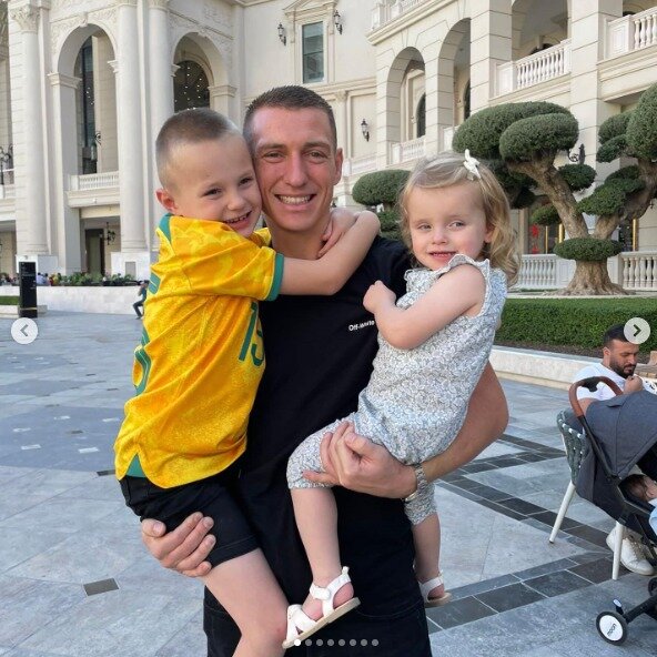 본문 이미지 - 미첼 듀크와 두 자녀.(미첼 듀크 SNS 캡처)