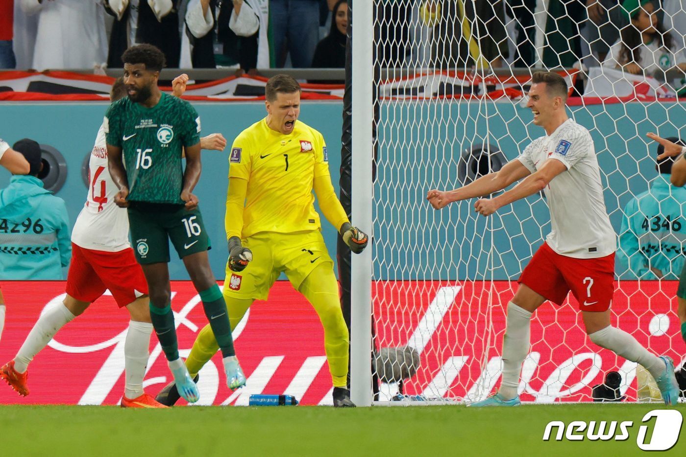 본문 이미지 - 페널티킥을 실축한 사우디아라비아. ⓒ AFP=뉴스1