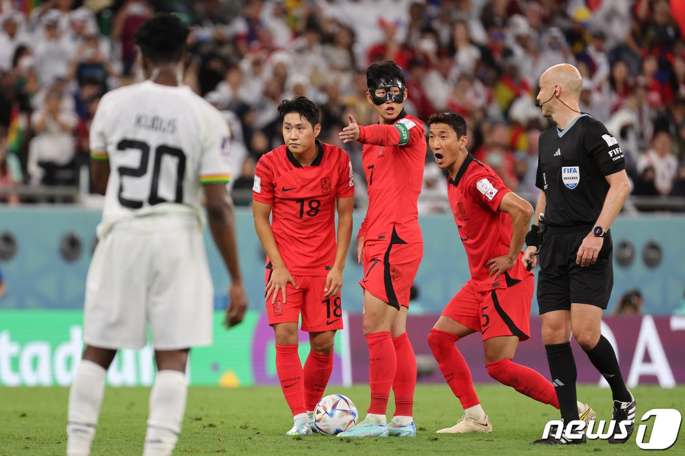 축구대표팀의 이강인, 손흥민, 정우영&#40;왼쪽부터&#41; /뉴스1 ⓒ News1 이광호 기자