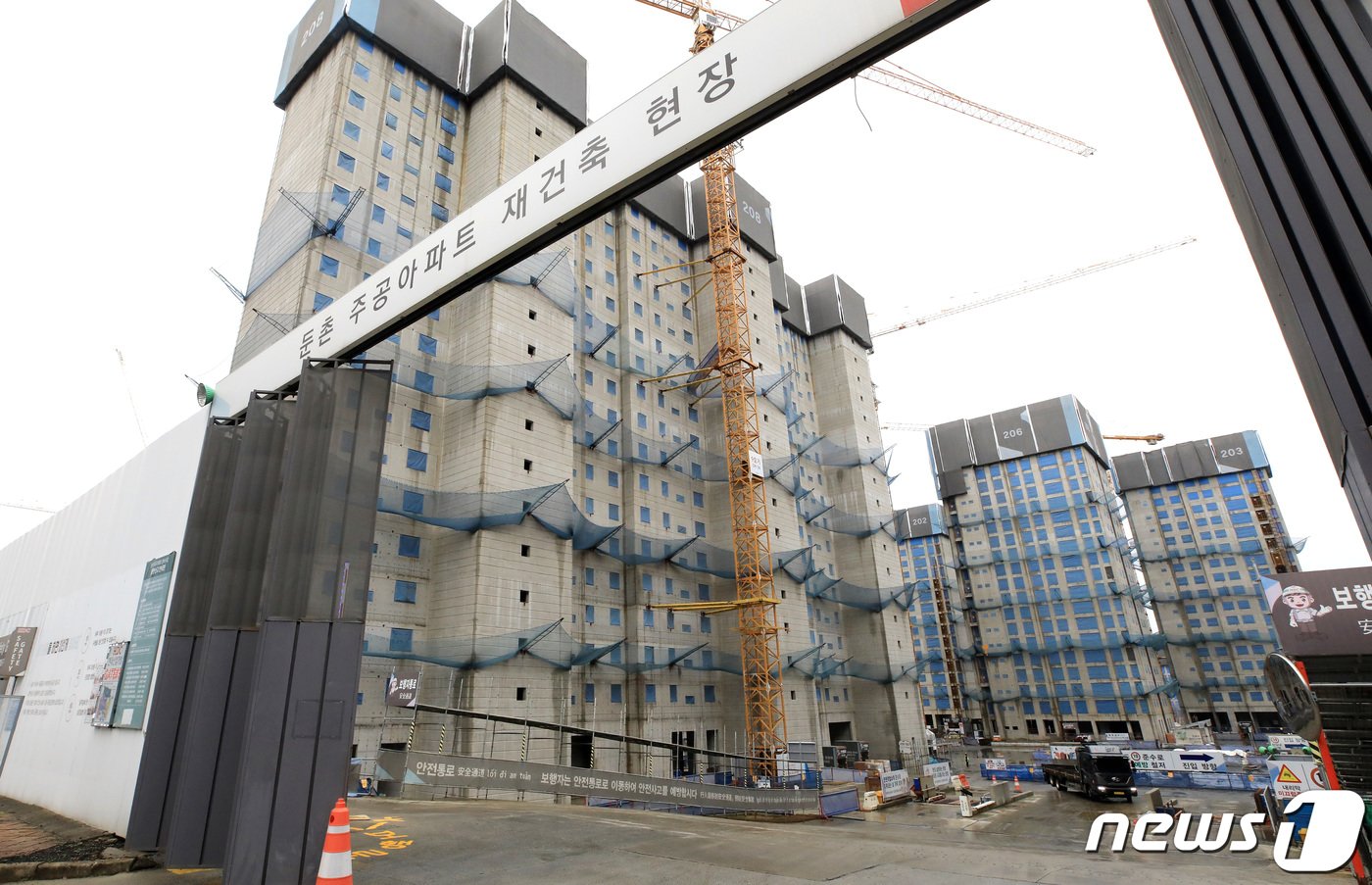 본문 이미지 - 서울 강동구 올림픽파크 포레온&#40;둔촌주공 재건축&#41; 건설현장. 2022.11.29/뉴스1 ⓒ News1 구윤성 기자