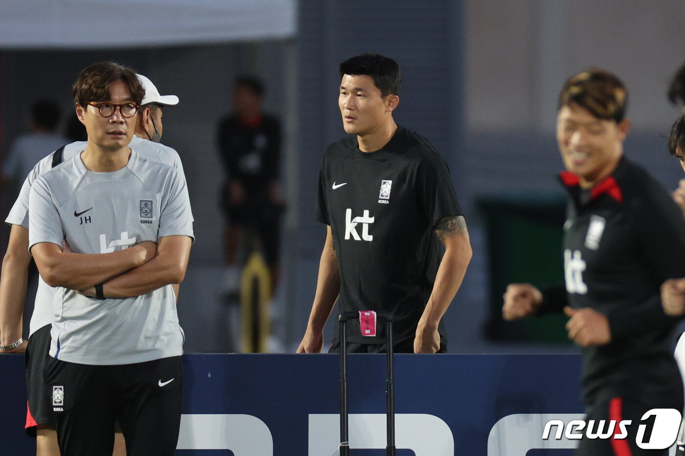본문 이미지 - 대한민국 축구대표팀 김민재가 29일 오후&#40;현지시간&#41; 카타르 도하 알에글라 트레이닝센터에서 훈련을 하고 있다. 2022.11.29/뉴스1 ⓒ News1 이광호 기자