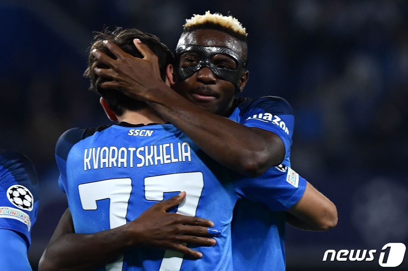 본문 이미지 - 빅토르 오시멘(오른쪽) ⓒ AFP=뉴스1