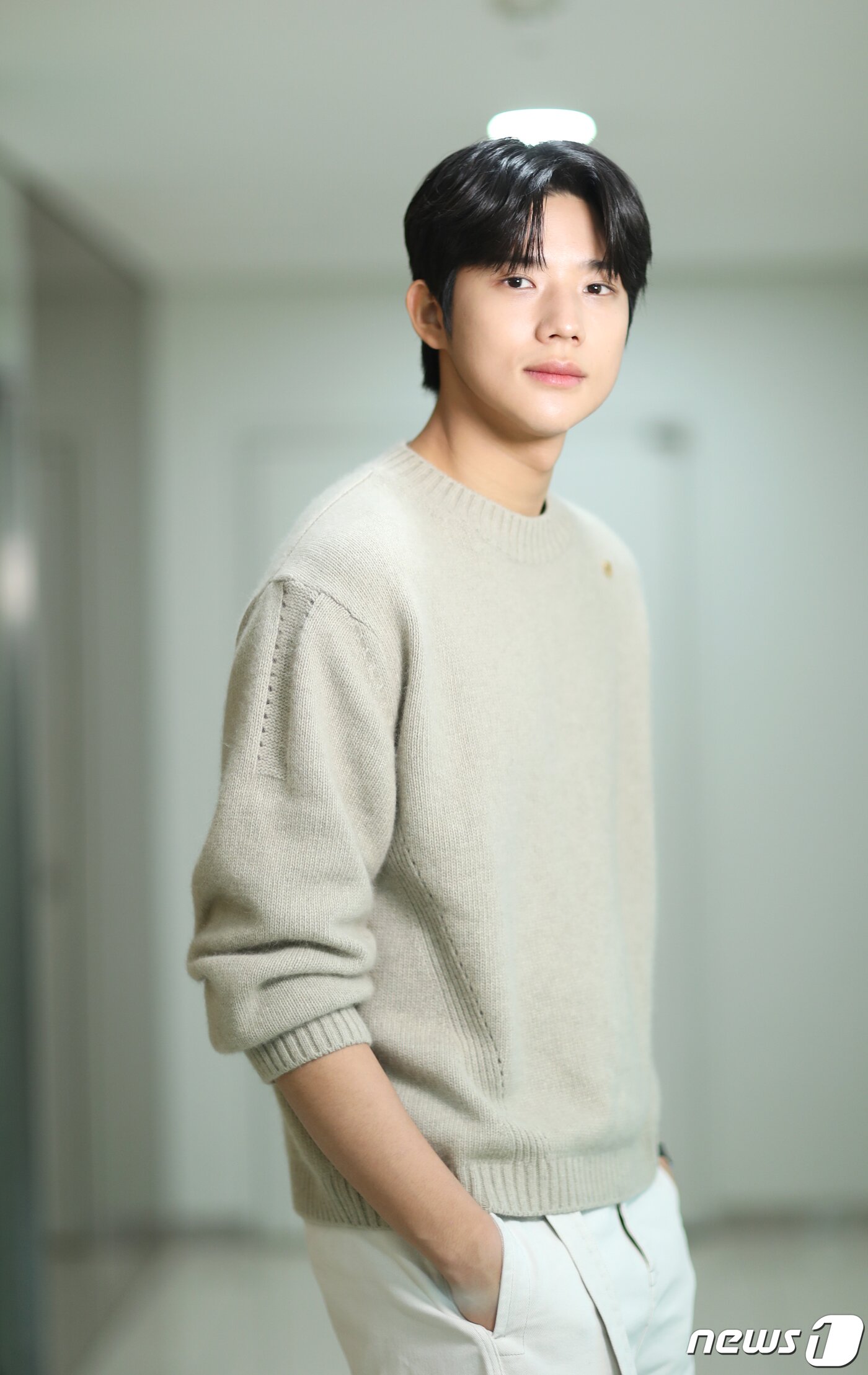 본문 이미지 - '슈룹'에서 성남대군 역을 연기한 배우 문상민이 서울 종로구 뉴스1 사옥에서 열린 인터뷰에 앞서 포즈를 취하고 있다. /뉴스1 ⓒ News1 권현진 기자