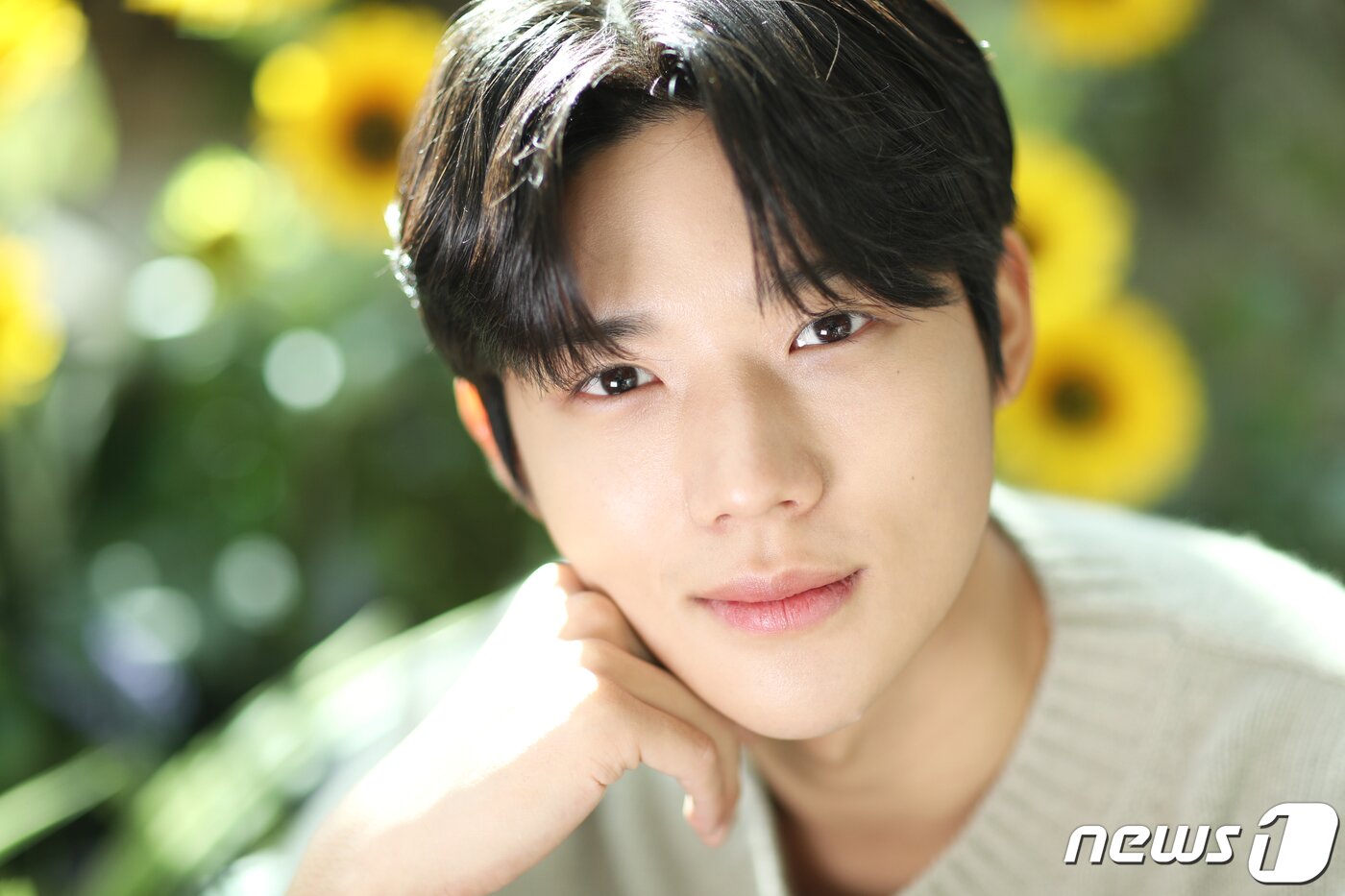 본문 이미지 - '슈룹'에서 성남대군 역을 연기한 배우 문상민이 서울 종로구 뉴스1 사옥에서 열린 인터뷰에 앞서 포즈를 취하고 있다. /뉴스1 ⓒ News1 권현진 기자