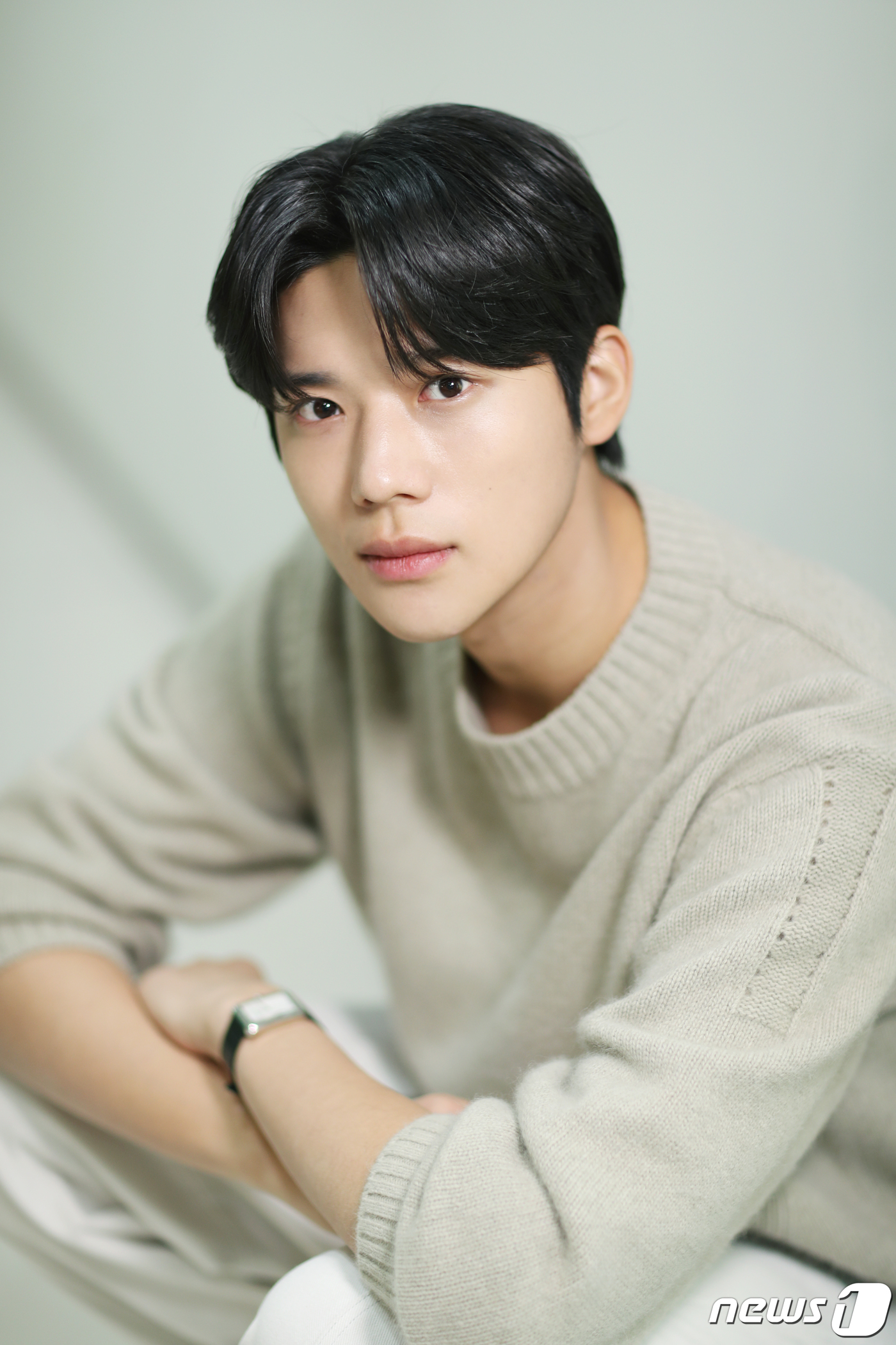 (서울=뉴스1) 권현진 기자 = '슈룹'에서 성남대군 역을 연기한 배우 문상민이 서울 종로구 뉴스1 사옥에서 열린 인터뷰에 앞서 포즈를 취하고 있다. 2022.12.5/뉴스1