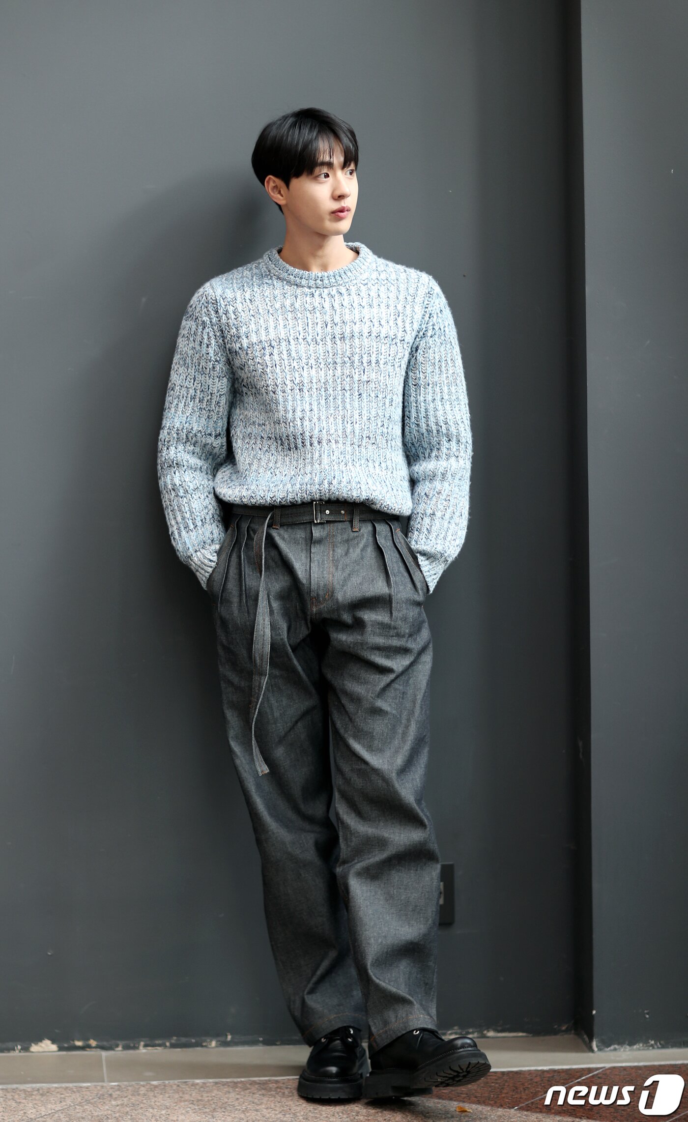 본문 이미지 - 드라마 '치얼업' 배우 김현진이 서울 종로구 뉴스1사옥에서 열린 뉴스1과의 인터뷰에 앞서 포즈를 취하고 있다./뉴스1 ⓒ News1 권현진 기자