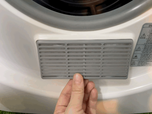 본문 이미지 - 전면에는 흡기 필터를 꽂는 부분이 있다. ⓒ News1 이민주 기자