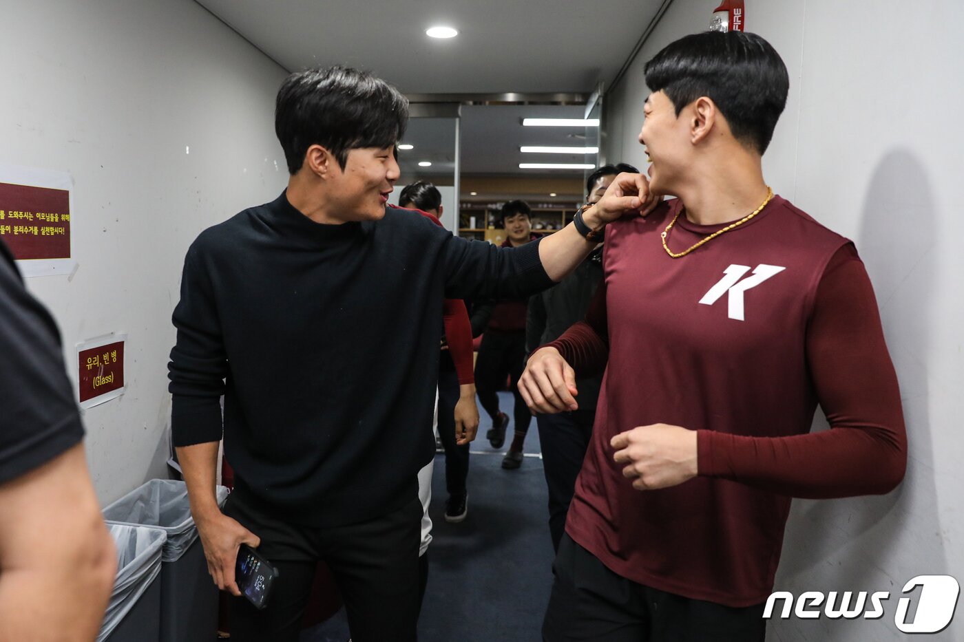 본문 이미지 - 키움 시절 한솥밥을 먹었던 김하성(왼쪽)과 송성문. (키움 히어로즈 제공)