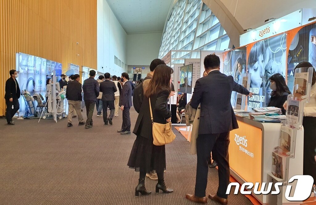 본문 이미지 - 인천시수의사회는 6일 송도컨벤시아에서 '2022년도 제2차 수의사연수교육'을 개최했다. ⓒ 뉴스1 최서윤 기자