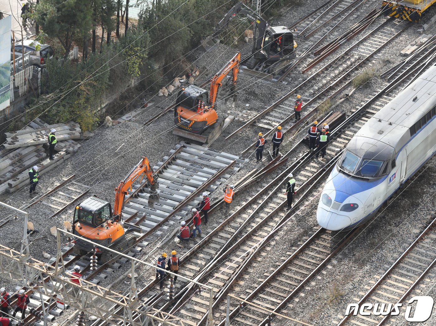 한국철도공사&#40;코레일&#41;는 이날 오후 4시 정상운행을 목표로 복구작업을 펼치고 있다. 2022.11.7/뉴스1 ⓒ News1 신웅수 기자