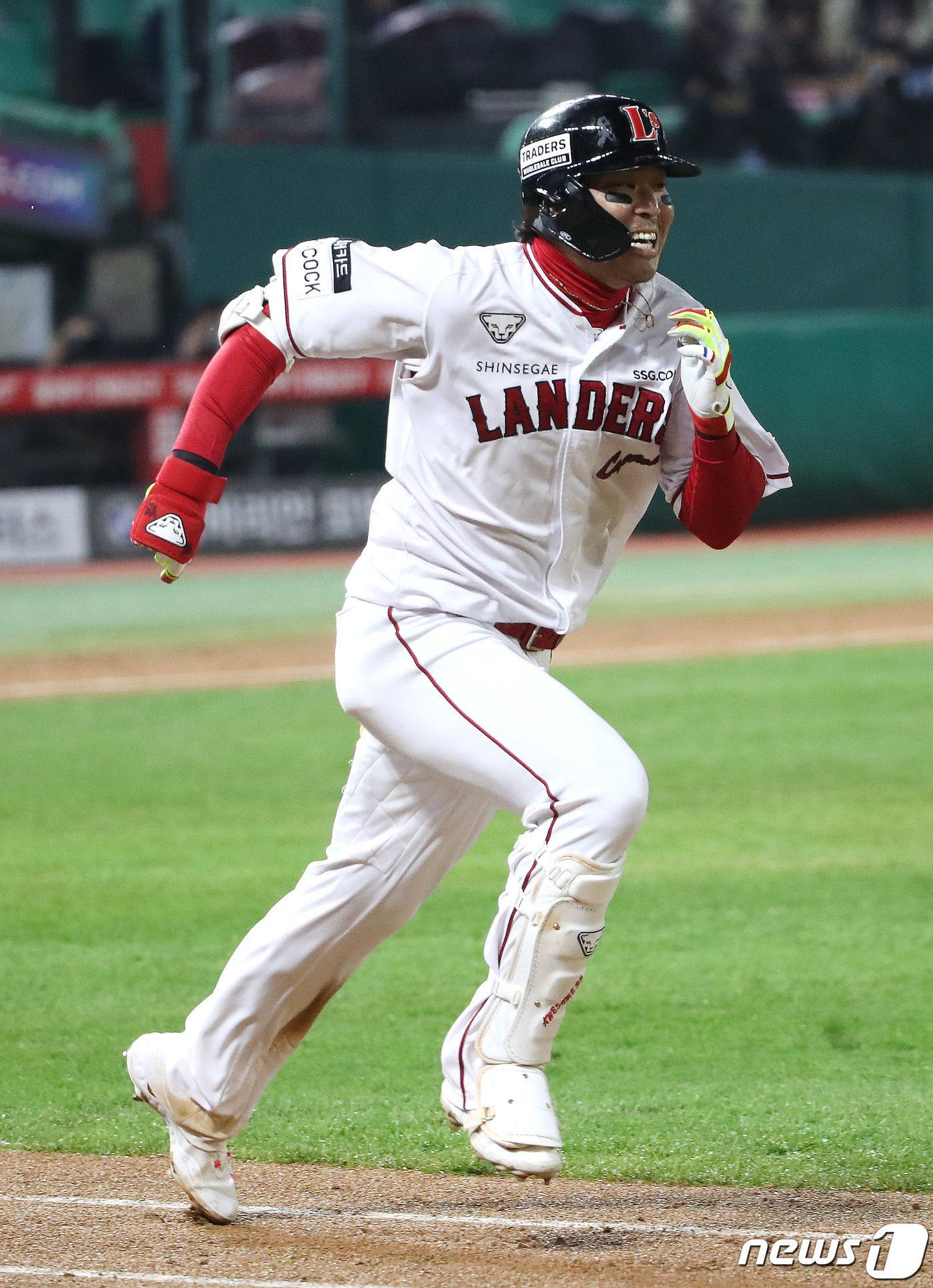 (인천=뉴스1) 임세영 기자 = 8일 오후 인천시 미추홀구 SSG 랜더스필드에서 열린 프로야구 '2022 신한은행 SOL KBO 포스트시즌' 한국시리즈 6차전 키움 히어로즈와 SS …