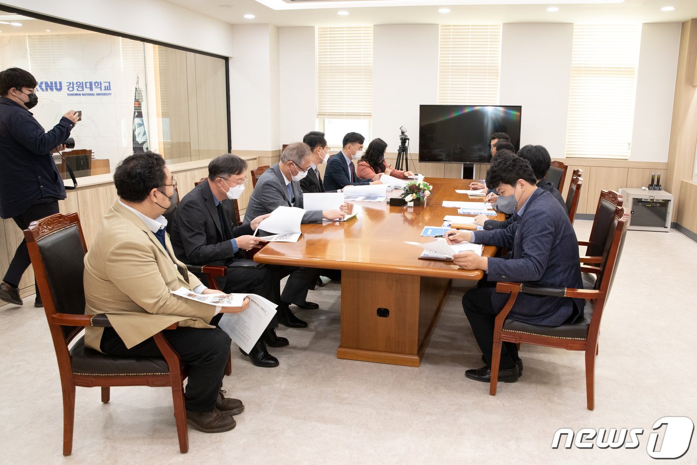 강원대학교-허영 국회의원 정책 간담회.&#40;강원대학교 제공&#41; 2022.11.9/뉴스1