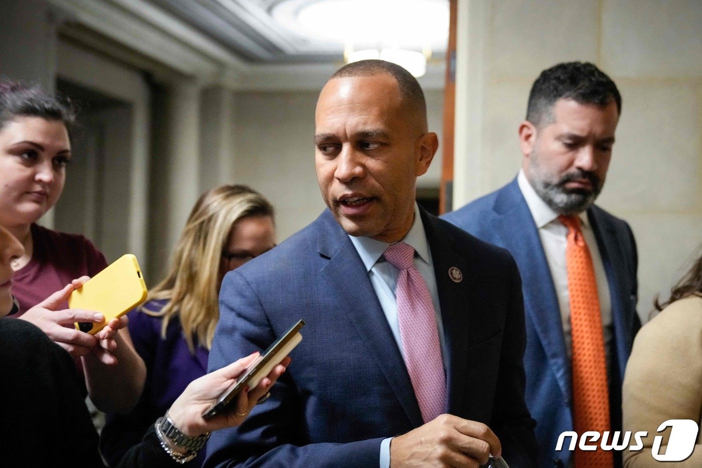 본문 이미지 - 미국 민주당 하원 원내대표인 하킴 제프리스 미국 하원의원(52·뉴욕주). 2022.11.30 ⓒ AFP=뉴스1 ⓒ News1 정윤미 기자