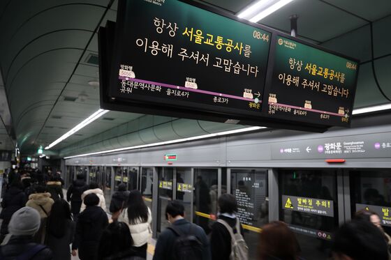 출근길 5호선 강일역 신호장애로 운행 중단…34분 만에 복구