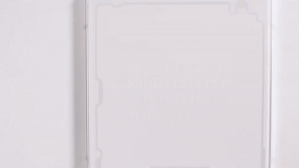 본문 이미지 -  갤럭시Z플립4 메종 마르지엘라 에디션 (삼성전자 제공)