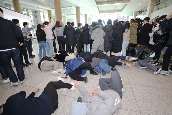500원에 파는 '아이돌 항공편' 정보…2분이면 살 수 있었다