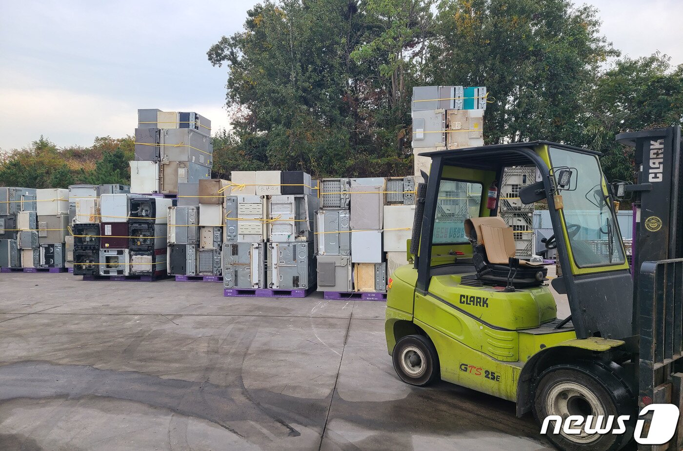 본문 이미지 - 광주시 폐가전제품 무상 방문수거 공동집하장 전경.(광주시 제공)2022.12.1/뉴스1 ⓒ News1 박준배 기자