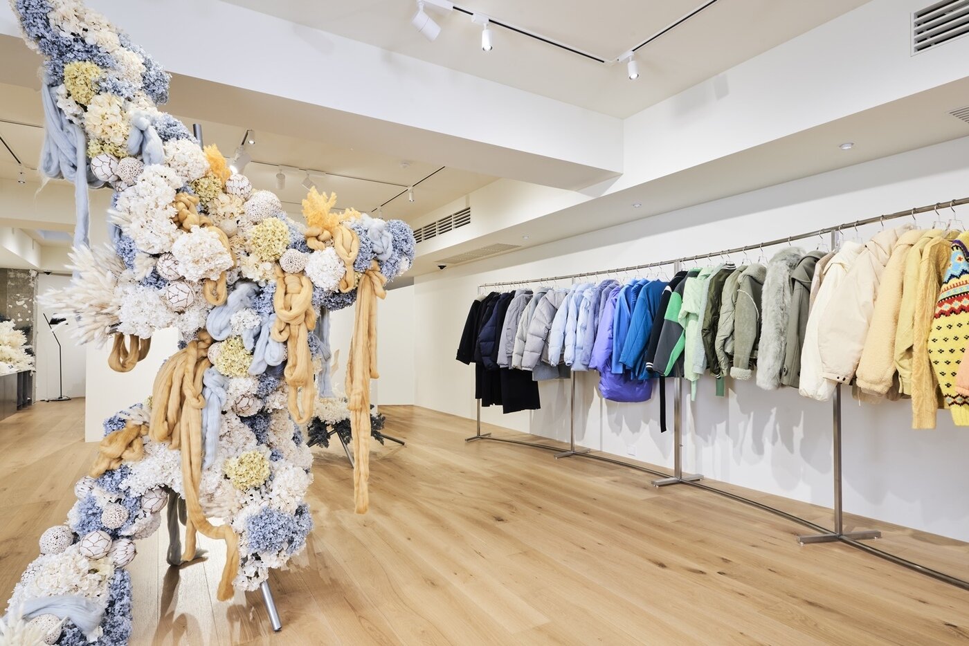 본문 이미지 - 매장 2층 모습.(W컨셉제공)