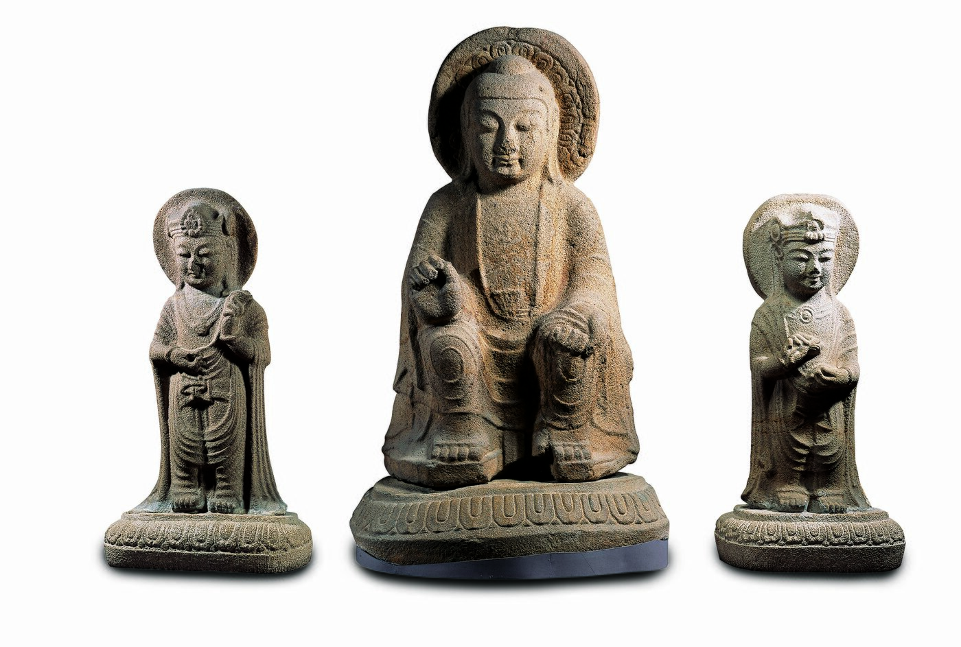 본문 이미지 - 보물 남산 장창곡 석조미륵여래삼존상. (국립경주박물관 제공) 