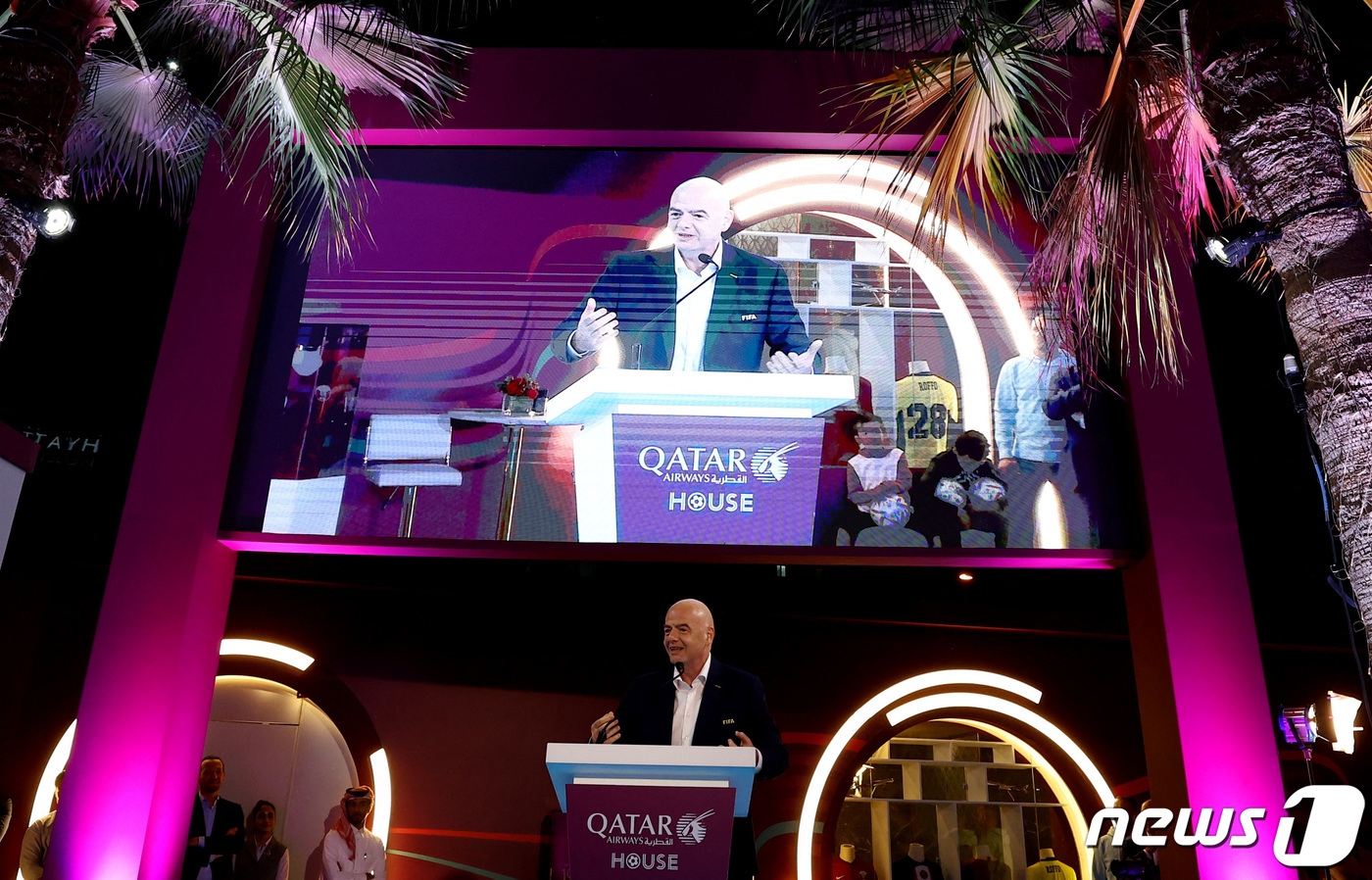 (도하 로이터=뉴스1) 이유진 기자 = 잔니 인판티노 국제축구연맹(FIFA) 회장이 11일(현지시간) 카타르 도하의 하얏트 리젠시 오릭스 호텔에서 진행된 행사에 참여하고 있다.ⓒ …