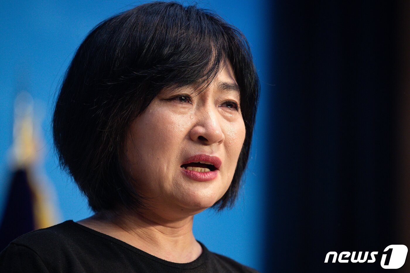 본문 이미지 - 고 이지한 씨의 어머니 조미은 씨가 13일 서울 여의도 국회 소통관에서 열린 10.29 이태원 참사 유가족협의회와 시민대책회의가 공동주최한 국정조사 촉구 기자회견에서 눈물을 흘리며 발언하고 있다. 2022.12.13/뉴스1 ⓒ News1 유승관 기자