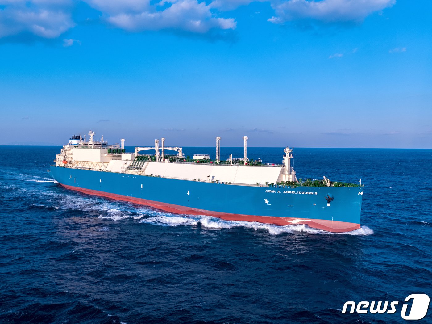 본문 이미지 -  대우조선해양이 안젤리쿠시스 그룹에 인도한 110번째 선박인 174,000㎥급 LNG선 존 안젤리쿠시스호(대우조선해양 제공)