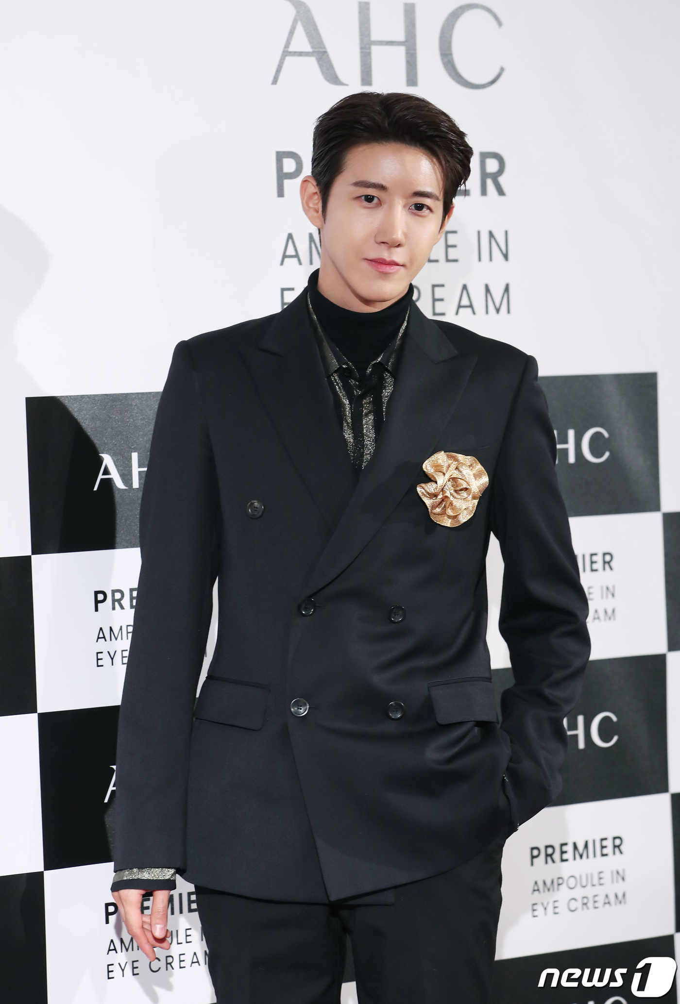 (서울=뉴스1) 권현진 기자 = 가수 황광희가 14일 오후 서울 종로구 포시즌스 호텔 서울에서 열린 화장품 브랜드 AHC 2023년 아이크림 신제품 ‘프리미어 앰플 인 아이크림’의 …