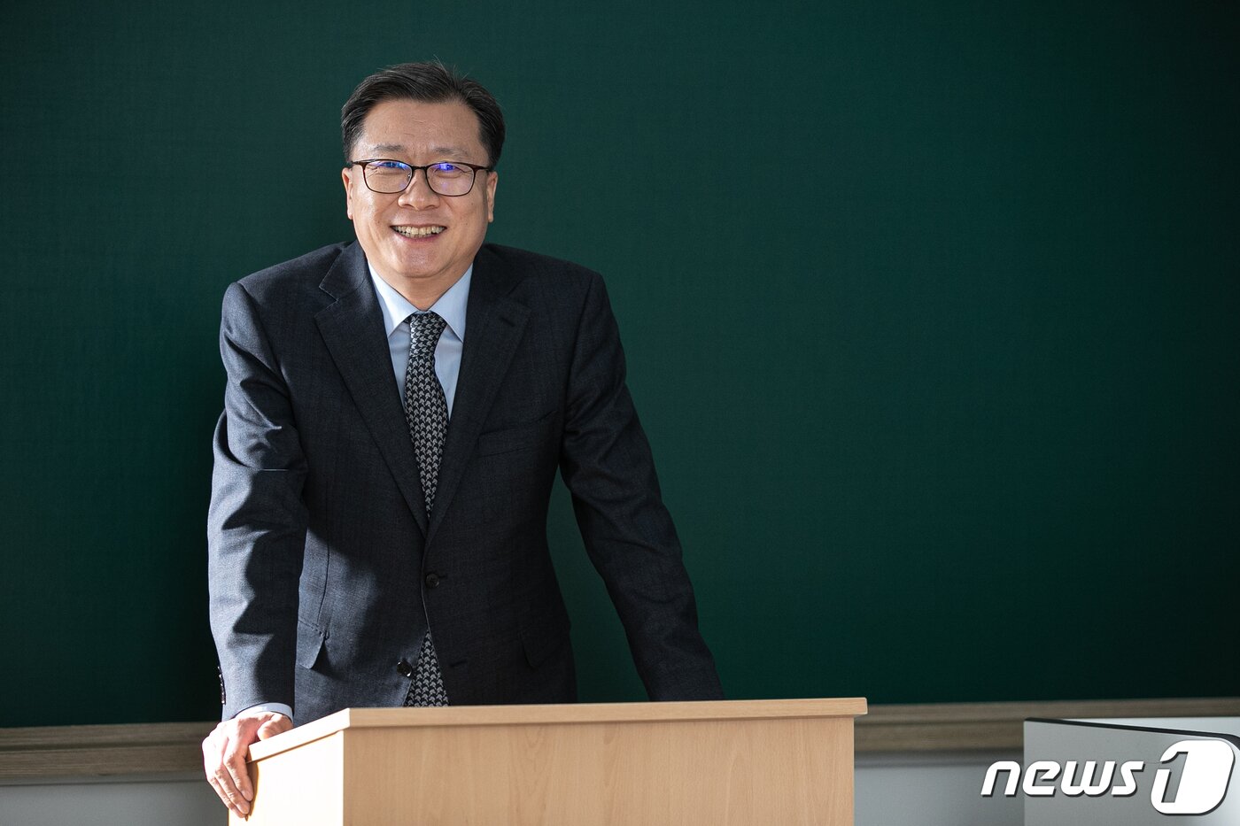 본문 이미지 - 임성호 종로학원 대표가 14일 서울 마포구 종로학원 강북본원에서 뉴스1과 인터뷰에 앞서 포즈를 취하고 있다. 2022.12.14/뉴스1 ⓒ News1 이승배 기자