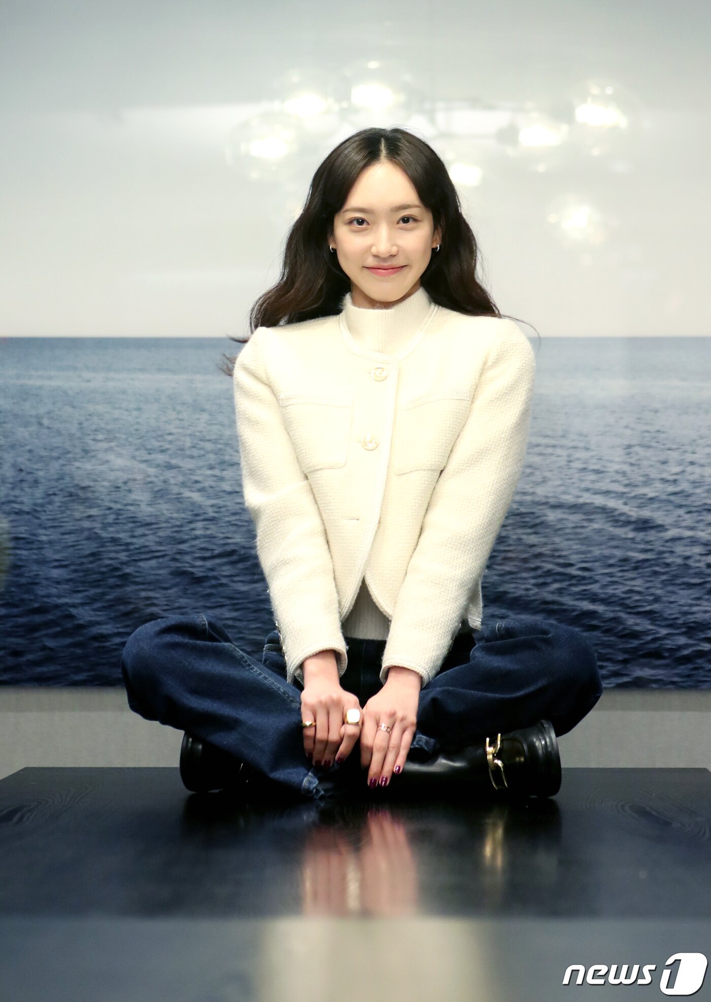 본문 이미지 - 드라마 '치얼업' 배우 한지현이 14일 서울 강남구 가로수길 한 카페에서 열린 뉴스1과의 인터뷰에 앞서 포즈를 취하고 있다. 2022.12.14/뉴스1 ⓒ News1 권현진 기자