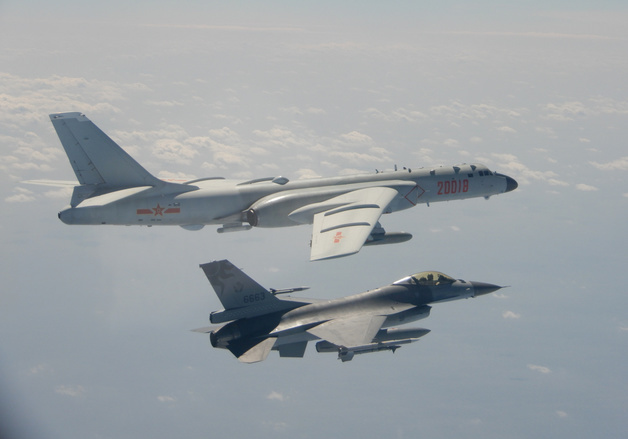 日 "중·러 군용기 일본 인근 무력시위"…中 "연례 협력 훈련"