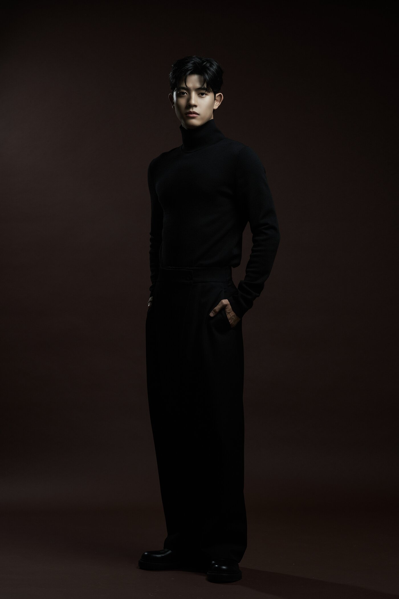 본문 이미지 - 3인칭 복수 배우 로몬 / 디즈니+ 제공