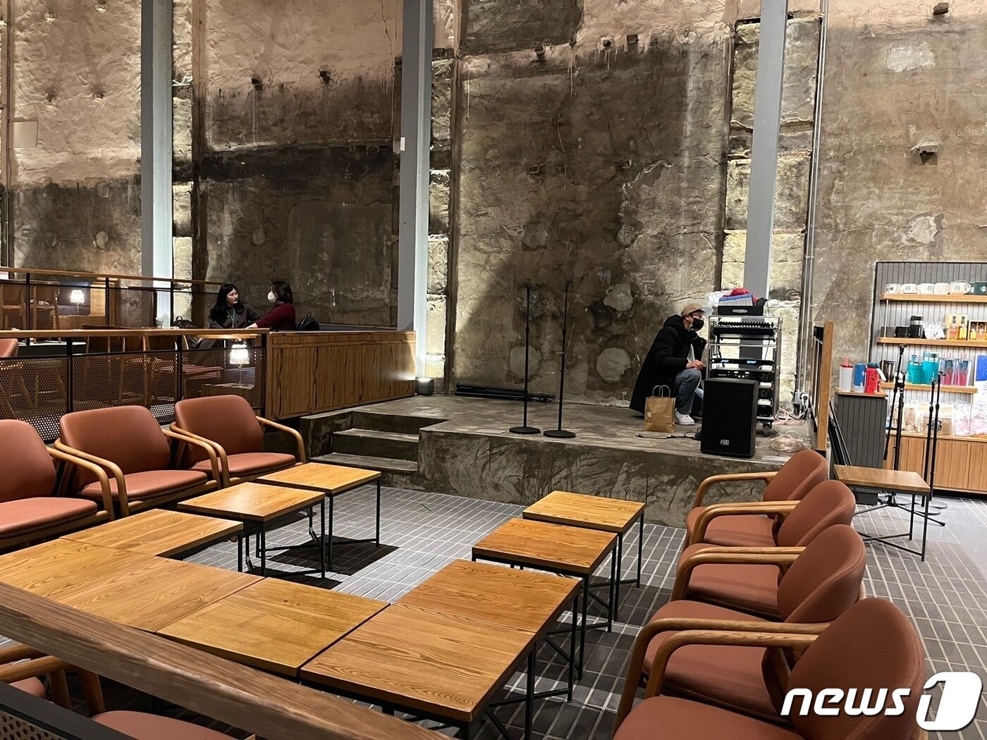 본문 이미지 - 경동1960점 매장 내부 무대. ⓒ News1 신민경 기자