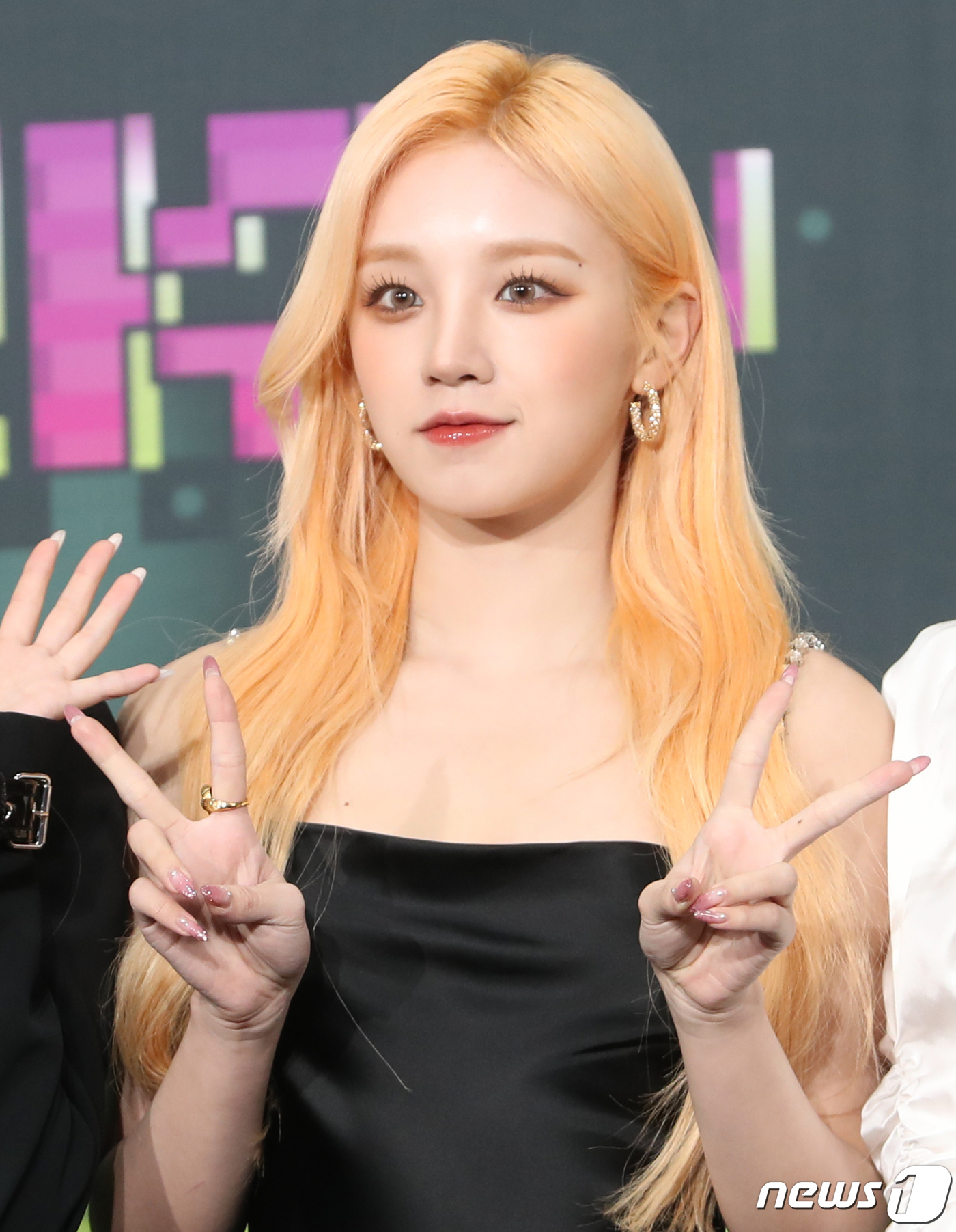 (서울=뉴스1) 권현진 기자 = (여자)아이들 우기가 16일 오후 서울 송파구 잠실종합운동장에서 열린 '2022 KBS 가요대축제'에서 포즈를 취하고 있다. 2022.12.16/뉴 …