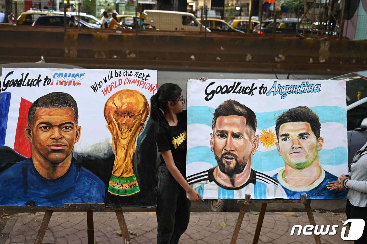 본문 이미지 - 음바페와 메시의 그림ⓒ AFP=뉴스1