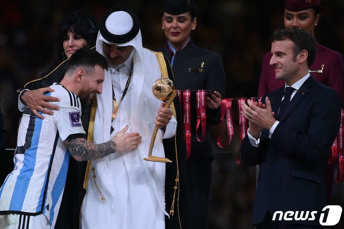 (루사일 AFP=뉴스1) 우동명 기자 = 아르헨티나의 리오넬 메시가 18일 (현지시간) 카타르 루사일 스타디움에서 열린 2022 카타르 월드컵 결승전에서 프랑스를 꺾고 36년만에 …