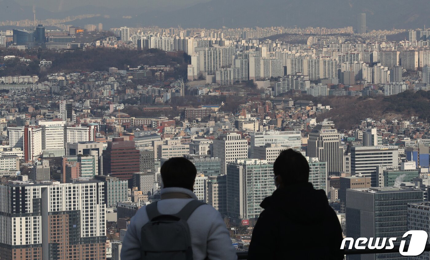 본문 이미지 - 서울 남산에서 바라본 아파트 모습. 2022.12.19/뉴스1 ⓒ News1 송원영 기자