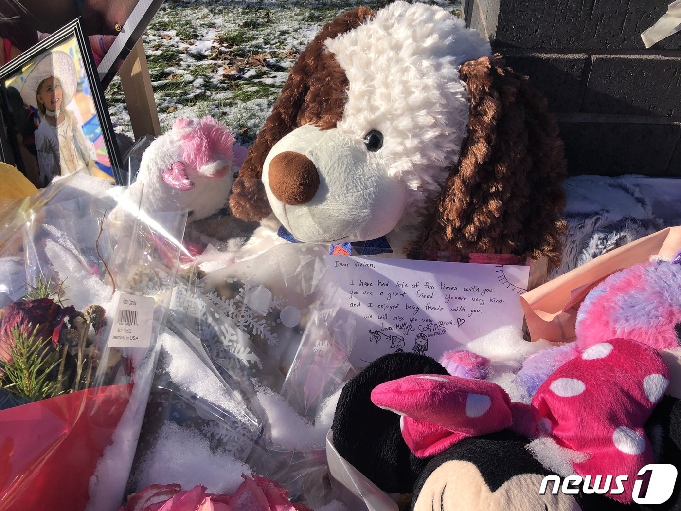 본문 이미지 - 죽은 친구 비비안&#40;6&#41;에게 함께 공부한 친구 메기 콜린이 남긴 친필 편지. &#34;함께 보낸 시간이 고맙고, 잊지 않을게&#34; 애틋한 마음을 가득 담았다. ⓒ News1 박영주 통신원