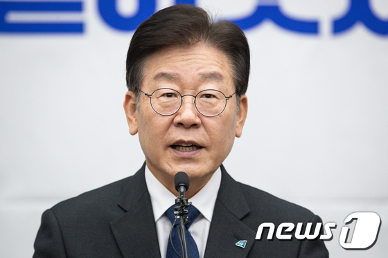 Lee Jae-myung, “Compare Criticisms of West Sea Attack Investigation…The Old Evils of Politics”