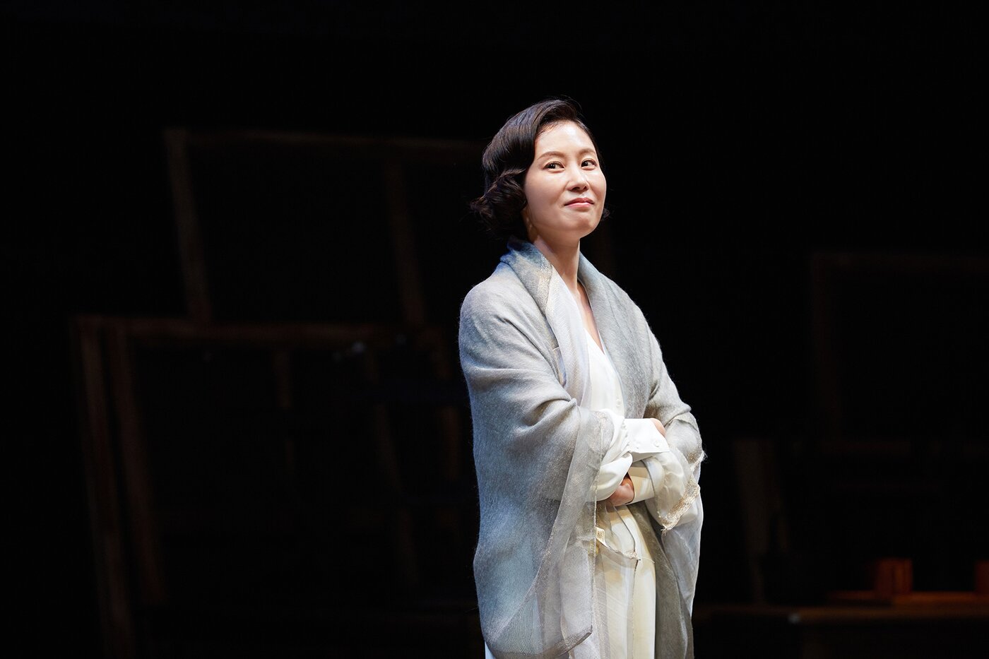 본문 이미지 - 연극 '광부화가들'에서 미술애호가 헬렌 서덜랜드 역을 맡은 배우 문소리.(씨제스 제공)