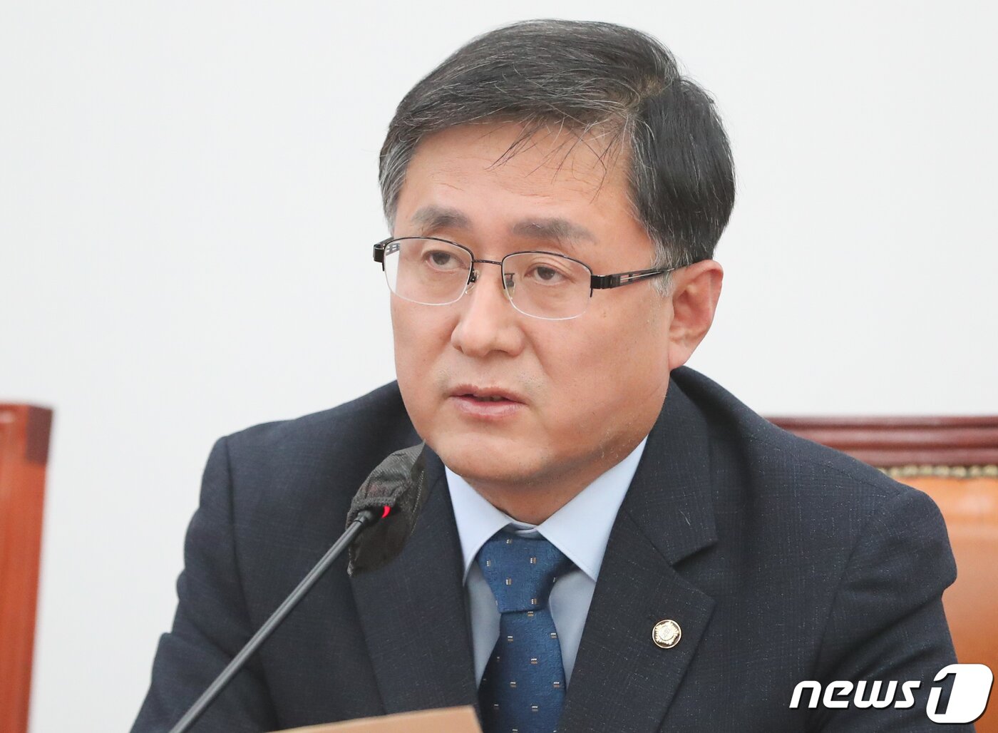 본문 이미지 - 김성환 더불어민주당 정책위의장이 20일 서울 여의도 국회에서 열린 원내대책회의에서 발언하고 있다. 2022.12.20/뉴스1 ⓒ News1 허경 기자
