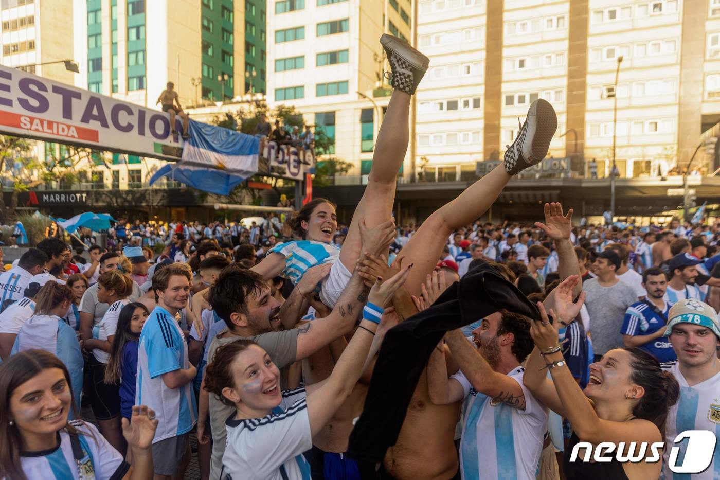 본문 이미지 - 아르헨티나 팬들 ⓒ AFP=뉴스1