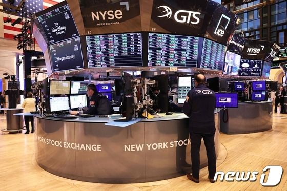 미국 뉴욕 증권거래소(NYSE) 트레이딩 룸 풍경.  2022.12.21. © AFP=뉴스1 © News1 김성식 기자