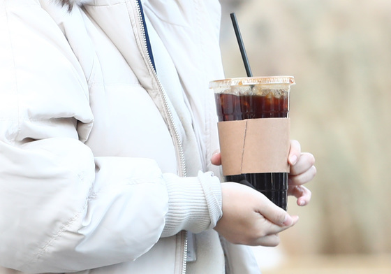 '음료 3잔 알바생 고소'에 노동부 칼 뺐다…청주 전역 카페 감독