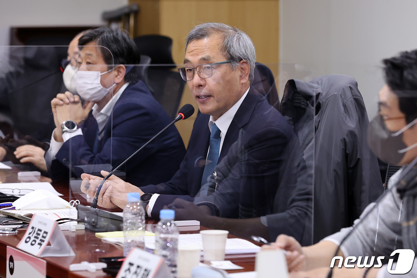 (서울=뉴스1) 조태형 기자 = 정해관 성균관대학교 의과대학 명예교수가 22일 서울 여의도 국회에서 열린 부산지역 거점대학 수의과대학 설립과 수의사 양성의 필요성에 대한 정책토론회 …